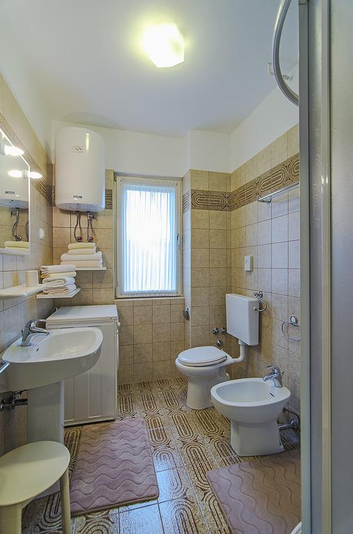 Apartments Lada 1217 Premantura Bagian luar foto