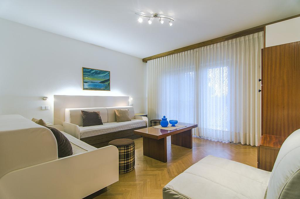 Apartments Lada 1217 Premantura Bagian luar foto