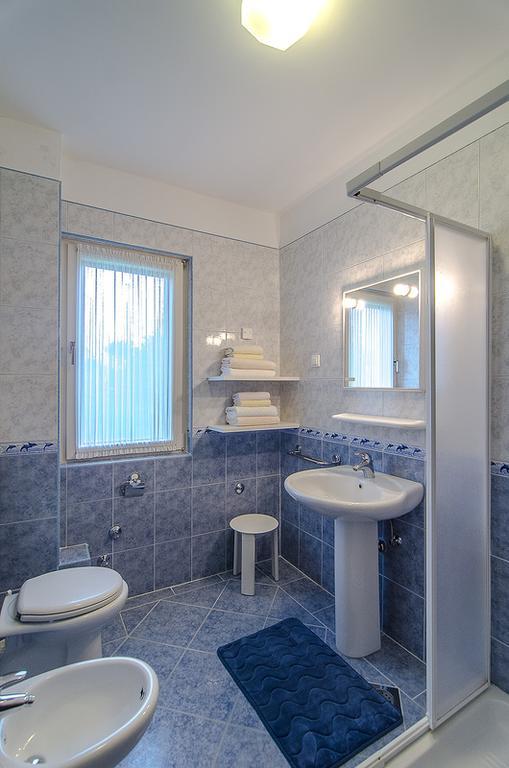 Apartments Lada 1217 Premantura Bagian luar foto